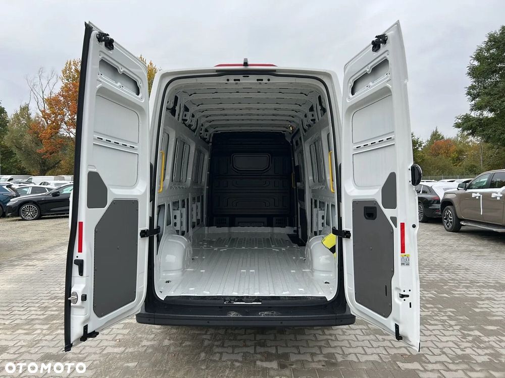 Volkswagen Crafter Furgon 4490 - 11