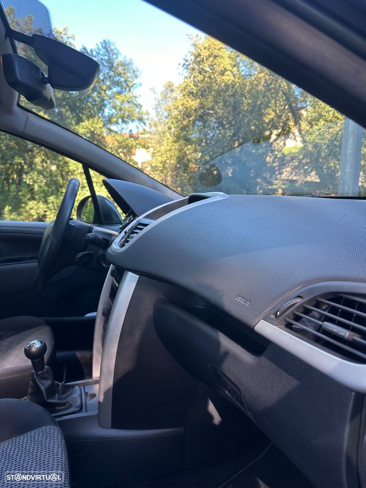 Peugeot 207 1.4 16V Sport - 27