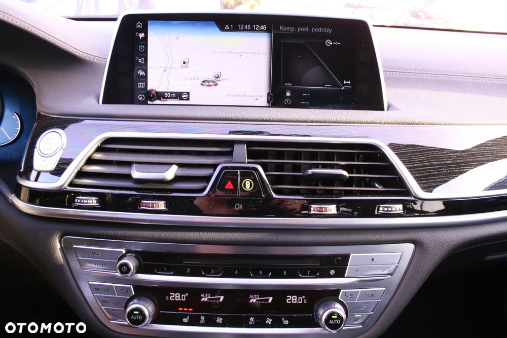 BMW Seria 7 750i xDrive - 12