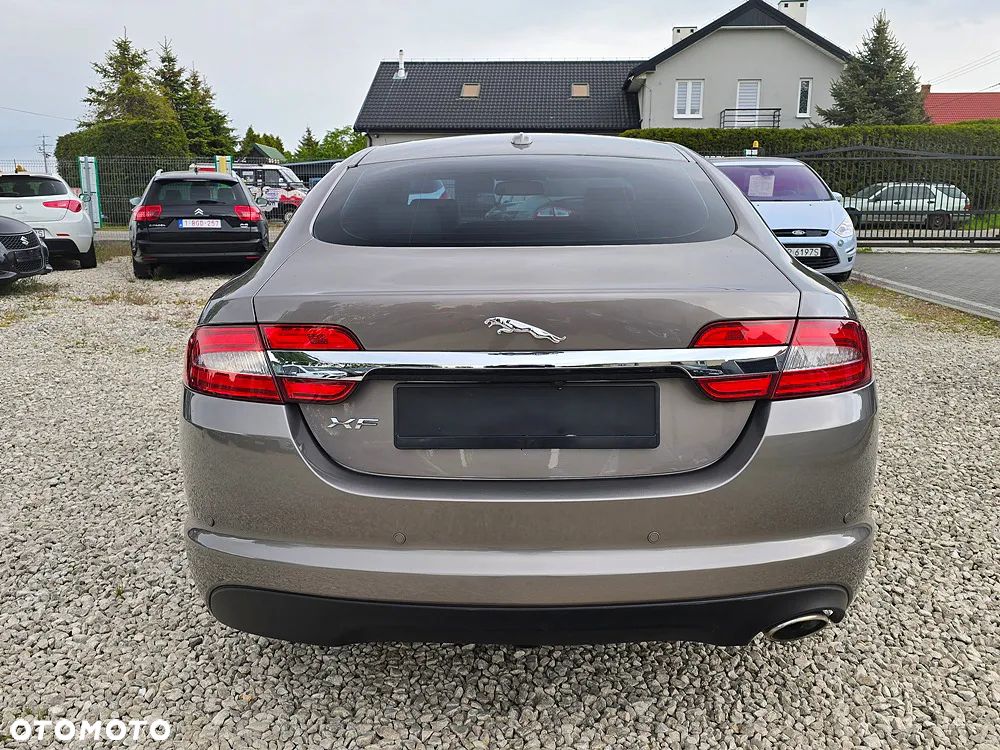 Jaguar XF 2.2 D Premium Luxury - 10