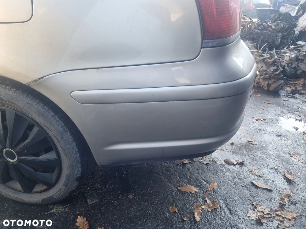 TOYOTA AVENSIS T25 03-06 2005 r. 1C0 LIFTBACK ZDERZAK TYŁ TYLNY * - 2