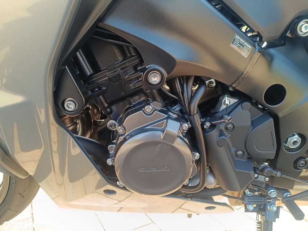 Suzuki GSX 1000 - 18