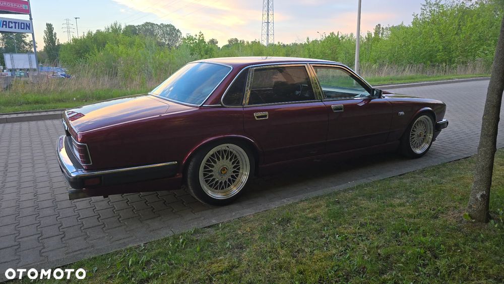 Jaguar XJ - 5