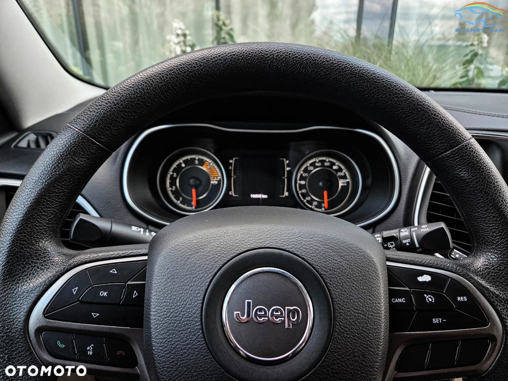 Jeep Cherokee - 24