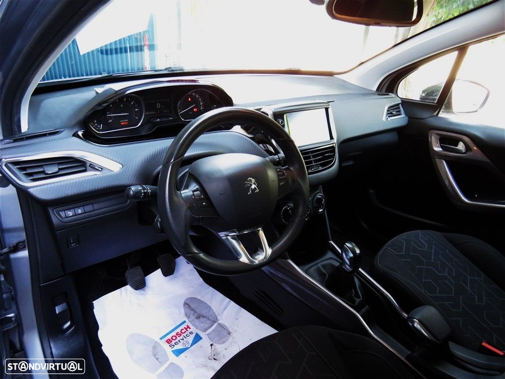 Peugeot 2008 1.2 PureTech Style - 9
