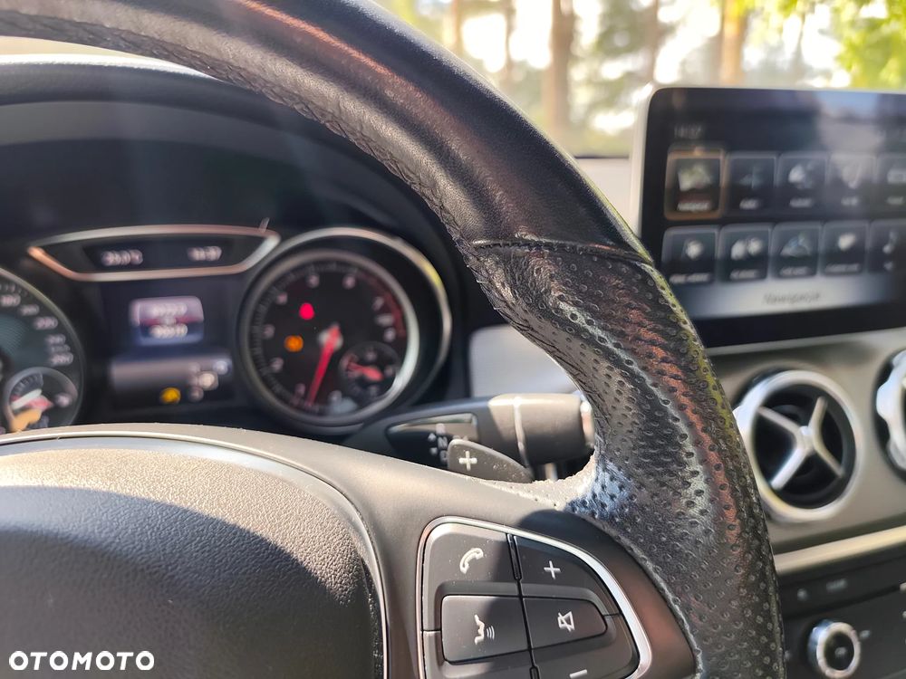 Mercedes-Benz GLA 200 7G-DCT UrbanStyle Edition - 19