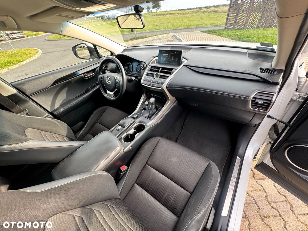 Lexus NX 300h Elite 2WD - 11