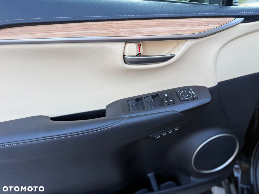 Lexus NX 300h Prestige AWD - 26