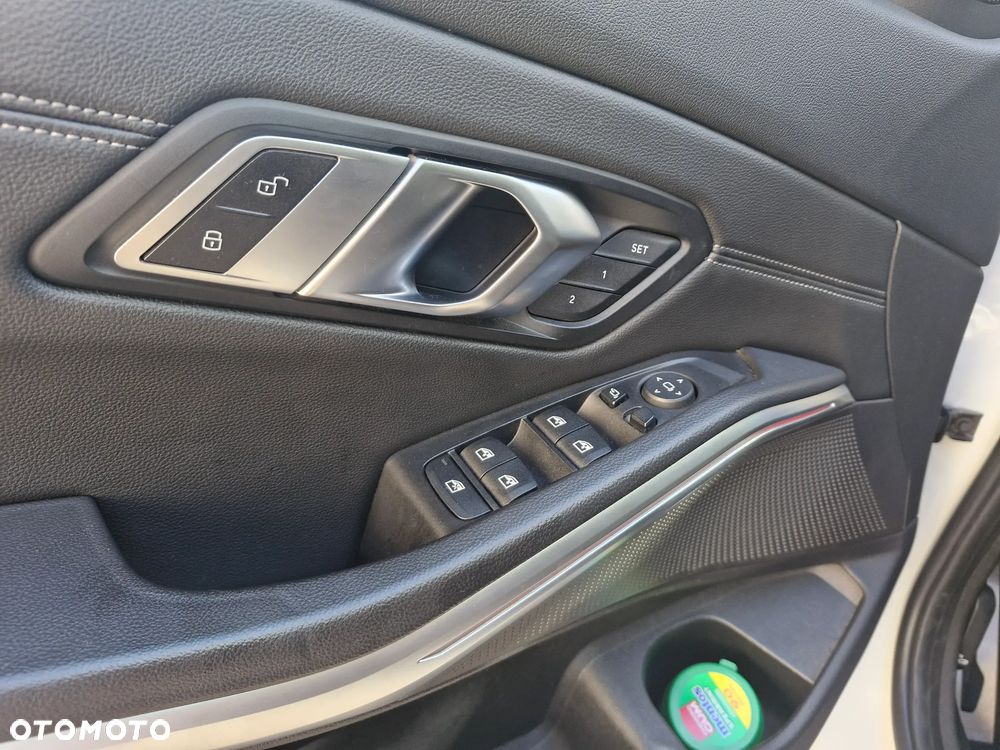 BMW Seria 3 330i M Sport sport - 22
