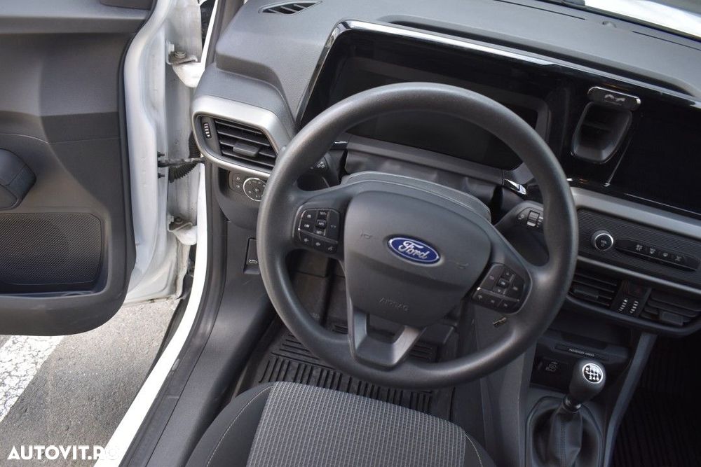 Ford Transit Courier - 13