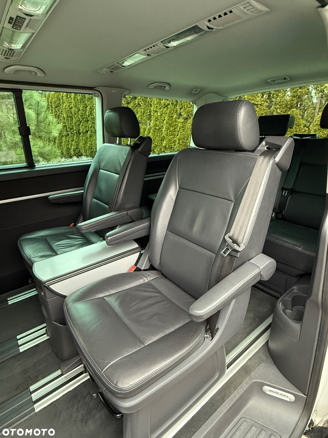 Volkswagen Multivan - 2