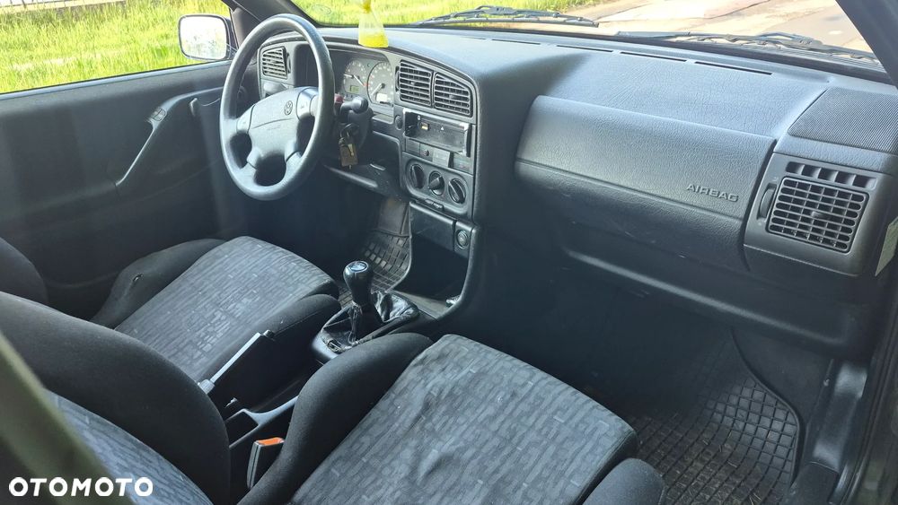Volkswagen Passat 1.6 CL - 7