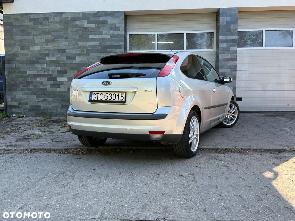 Ford Focus 1.6 TDCi DPF Style - 6