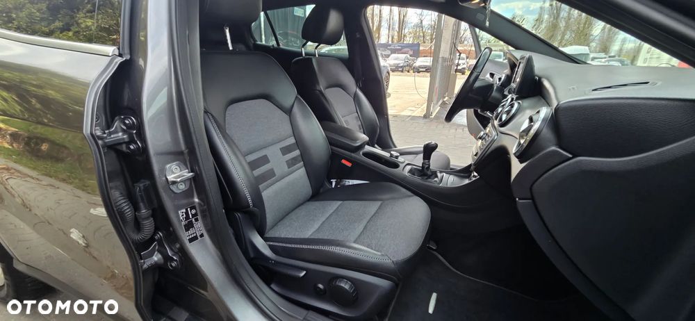 Mercedes-Benz GLA - 36