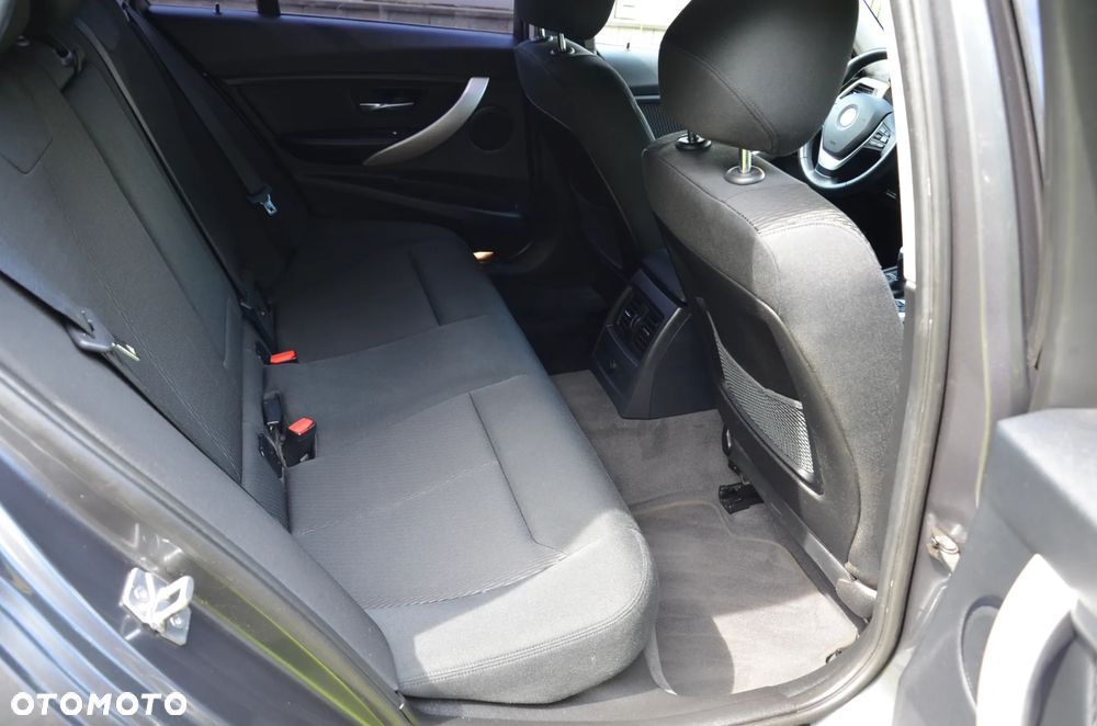 BMW Seria 3 318d Blue Performance Sport Line - 18