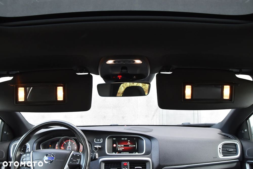 Volvo V40 D3 R-Design - 25