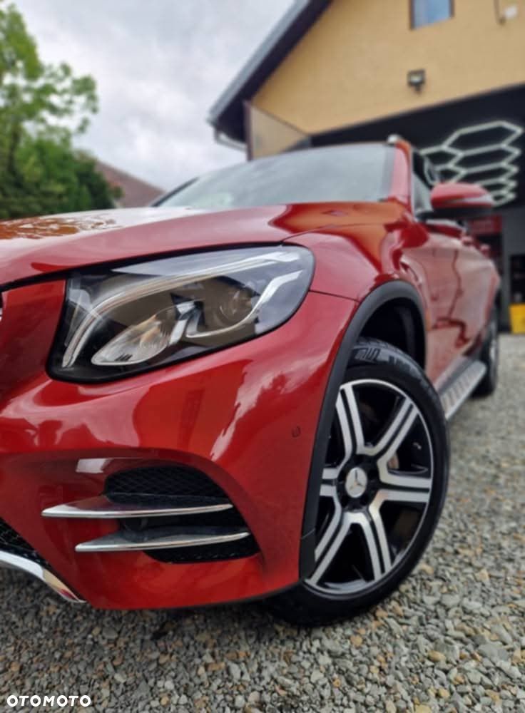 Mercedes-Benz GLC 300 4Matic 9G-TRONIC AMG Line - 2
