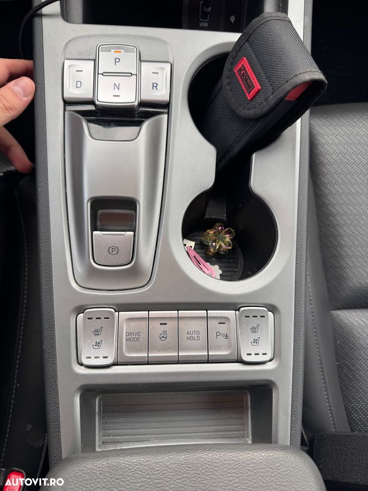 Hyundai KONA Premium - 12