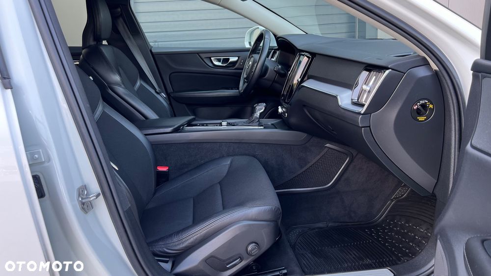 Volvo V60 D3 Momentum Pro - 16