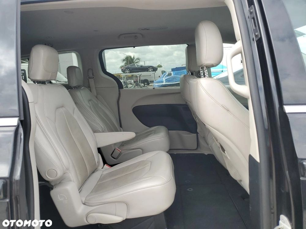 Chrysler Pacifica - 10