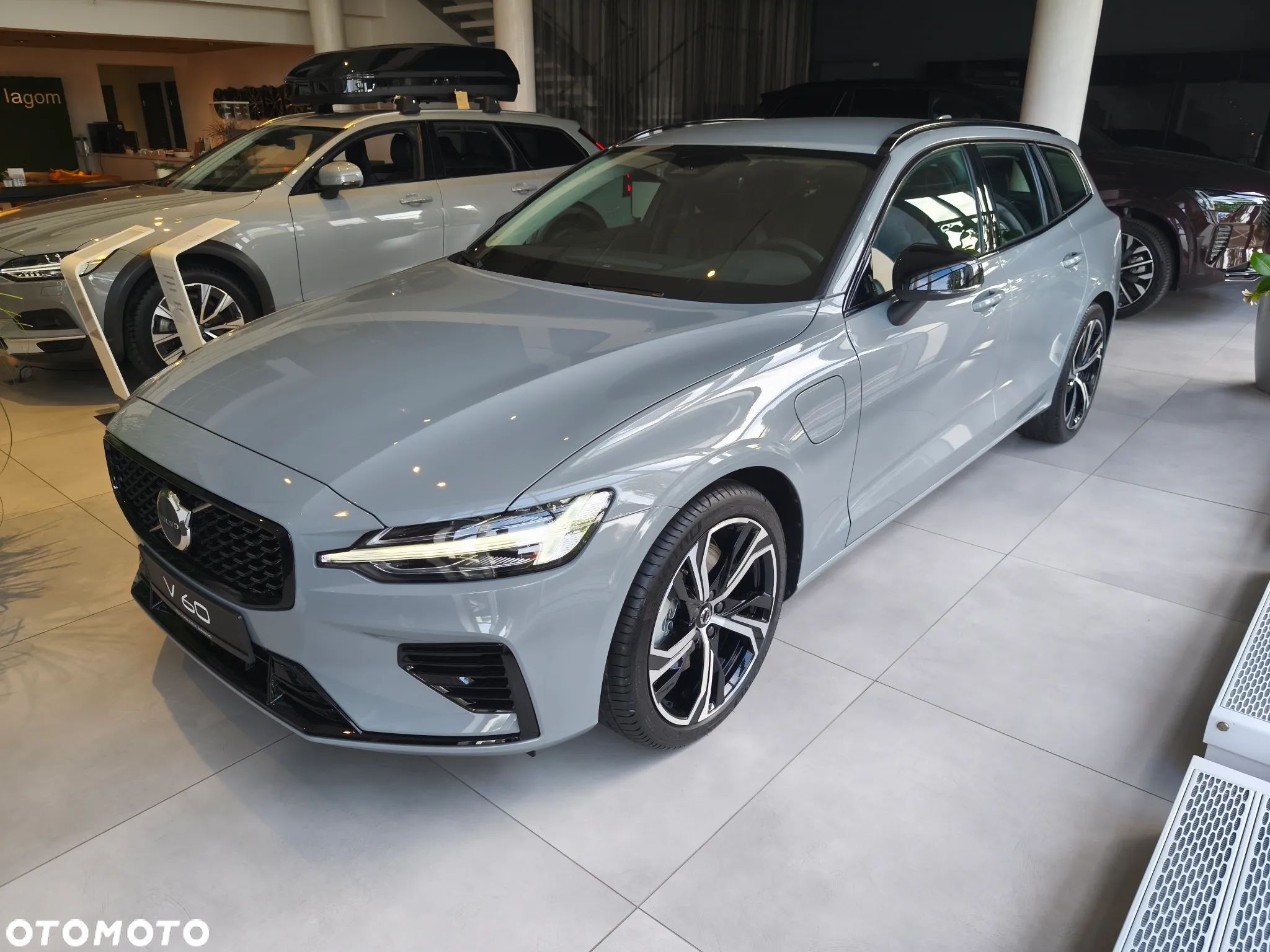 Volvo V60 T6 AWD Plug-In Hybrid Plus Dark - 1