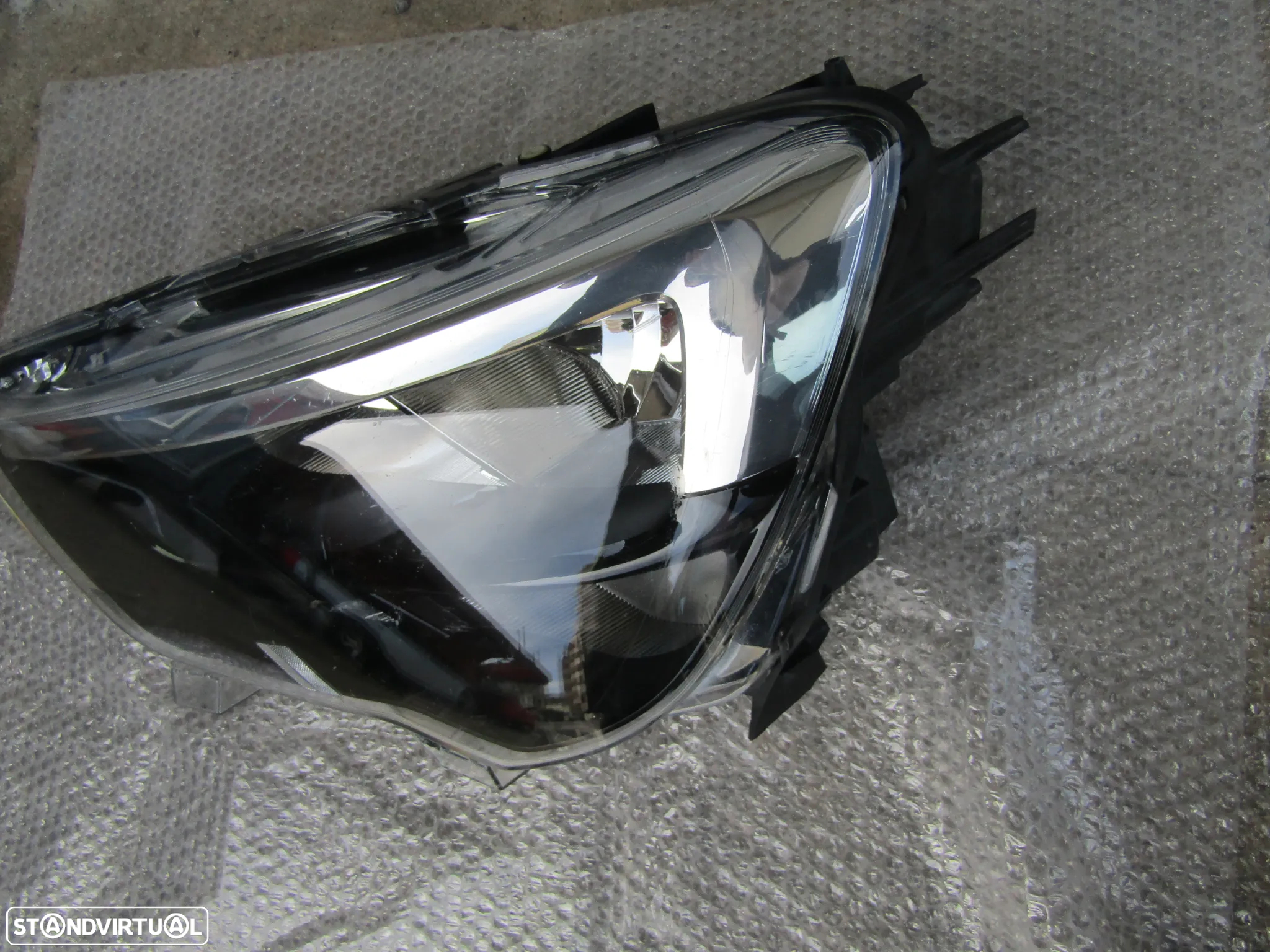 Farol OPEL COMBO ano 2022  c/danos (ver descrição) - 9