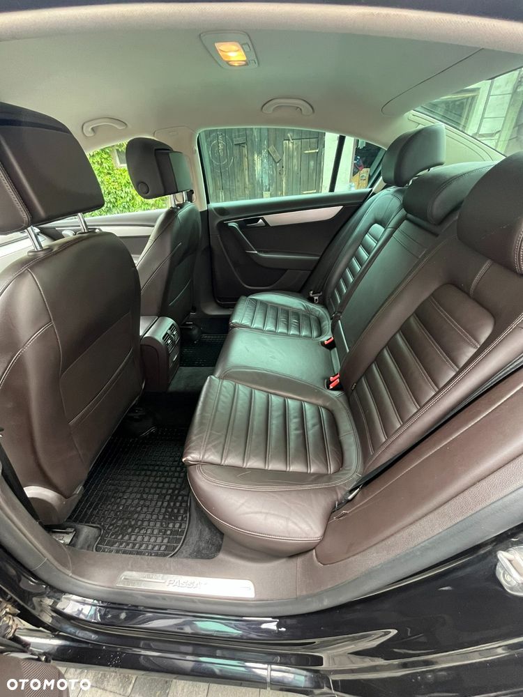 Volkswagen Passat 2.0 TDI Highline R-Style DSG - 4
