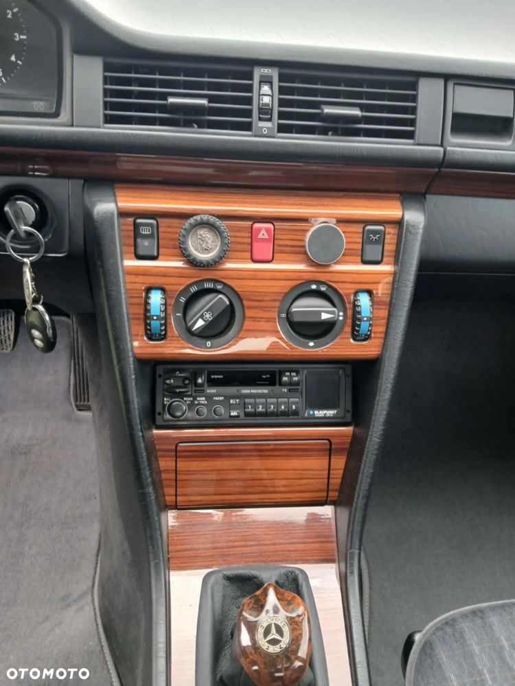 Mercedes-Benz W124 (1984-1993) - 16