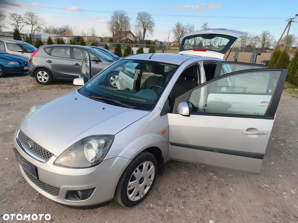 Ford Fiesta 1.3 Ghia - 21