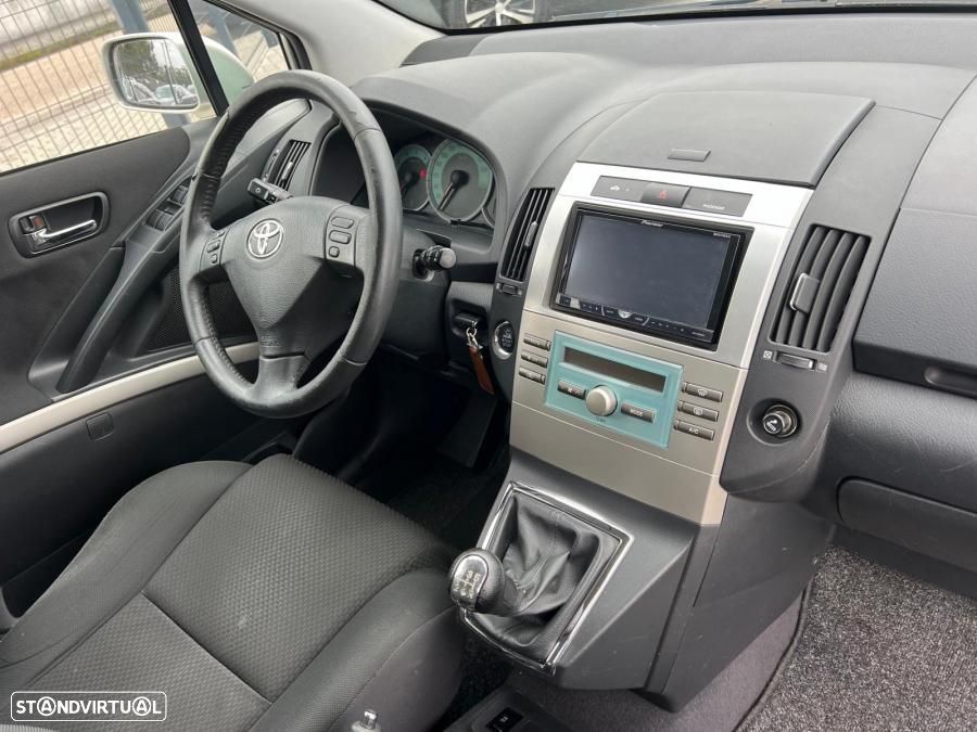 Toyota Corolla Verso 2.0 D-4D - 7