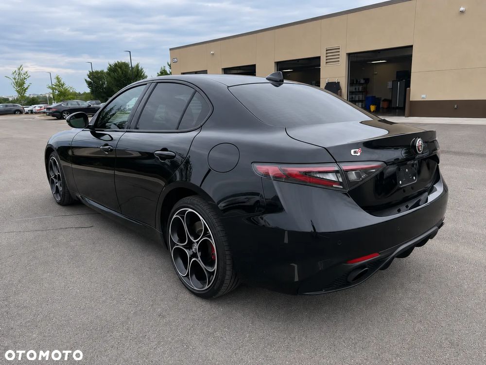 Alfa Romeo Giulia 2.0 Turbo 16V AT8-Q4 Veloce - 4