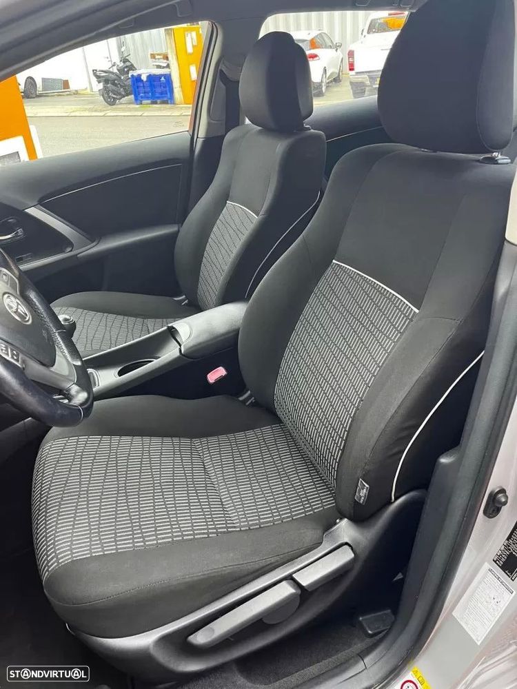 Toyota Avensis SW 2.0 D-4D Comfort - 5
