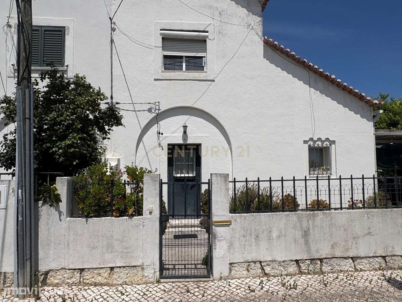 Moradia Geminada em Almada com Estacionamento e Luz Natural - Grande imagem: 3/15