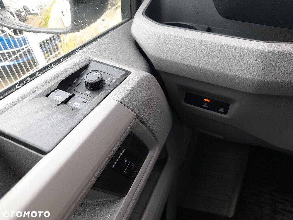 Volkswagen Crafter 35 furgon 177km Automat 3640 - 19