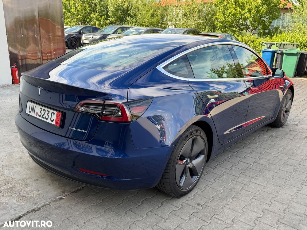 Tesla Model 3 - 4
