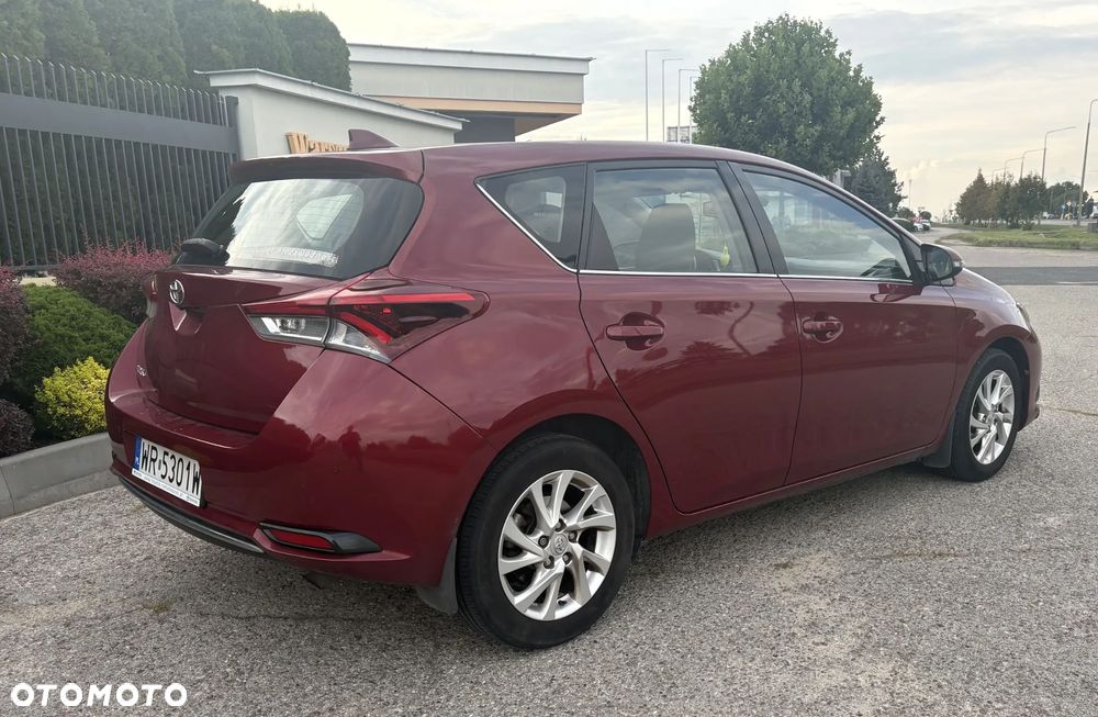 Toyota Auris 1.6 Premium - 4