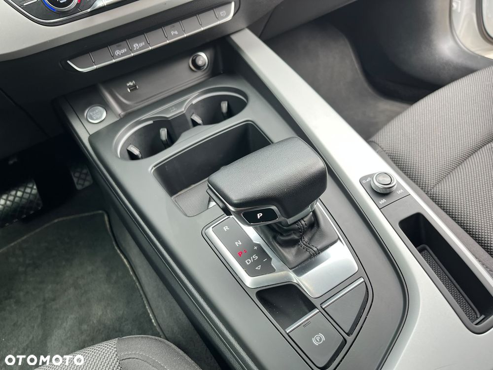 Audi A4 Limousine 35 TFSI mHEV S Line S tronic - 12