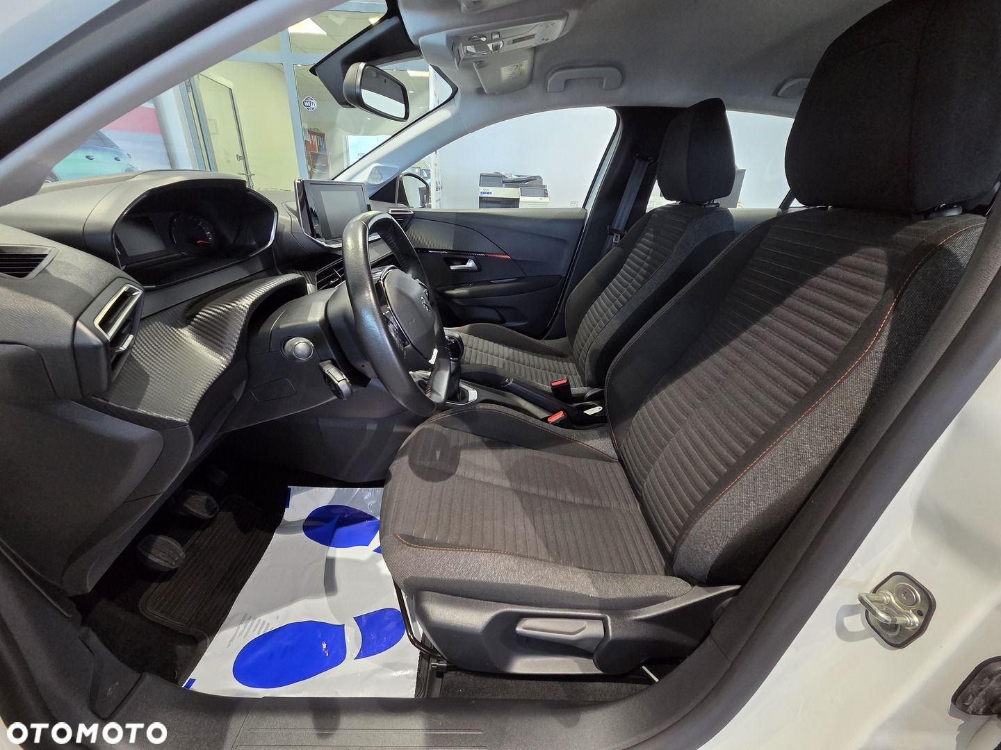 Peugeot 208 - 11