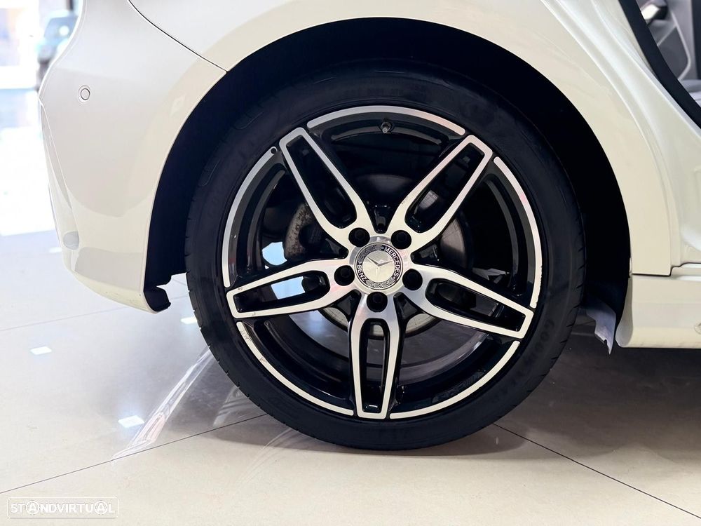 Mercedes-Benz A 180 d AMG Line - 14