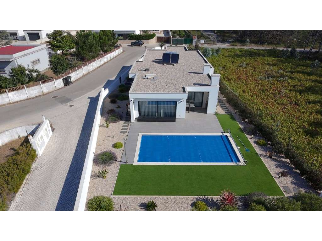 Moradia T4 Contemporânea com Piscina, Jardim e Excelente Localizaçã... - Grande imagem: 3/45