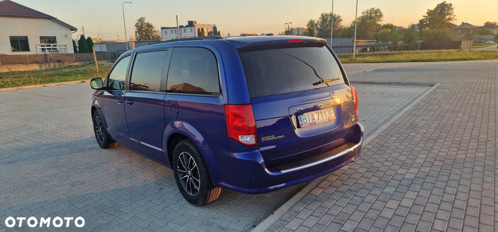 Dodge Grand Caravan - 8