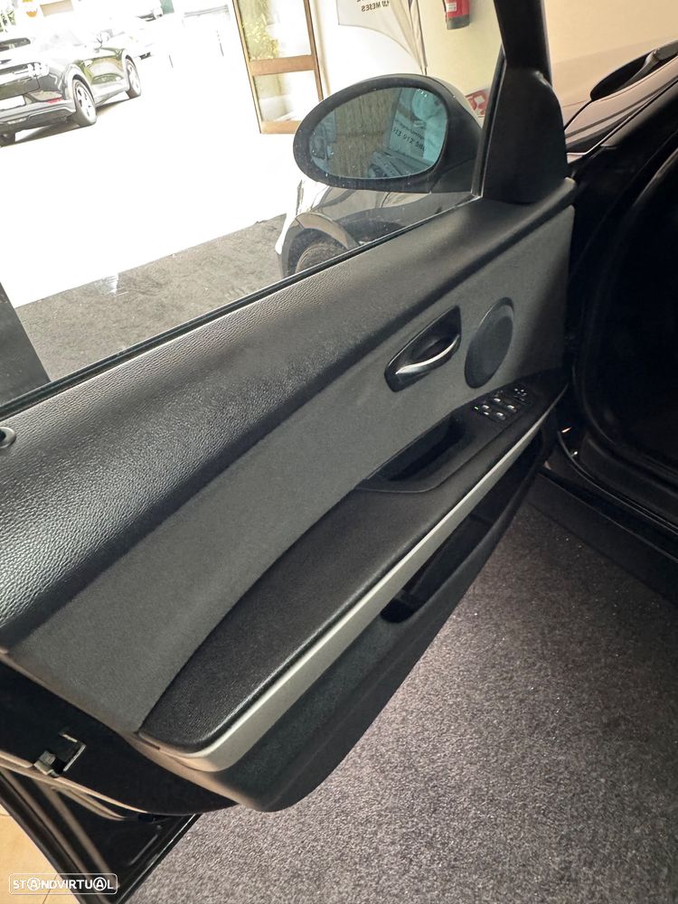 BMW 320 d Sport - 17