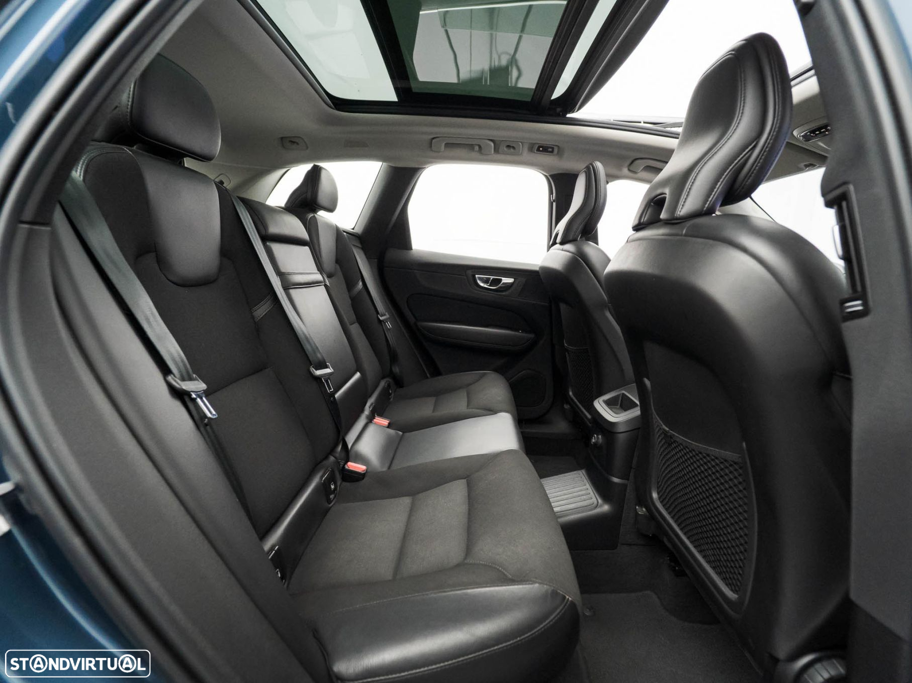 Volvo XC 60 2.0 T8 PHEV Momentum Plus AWD - 43