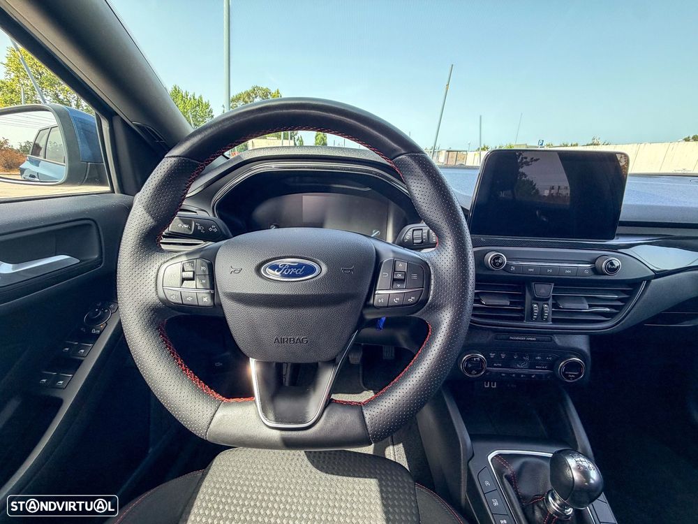 Ford Focus 1.0 EcoBoost S&S ST-LINE - 14