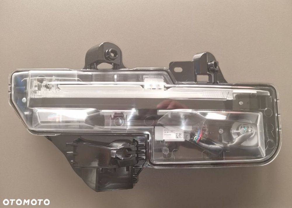MAZDA CX-30 Lampa LED prawy Europa - 1