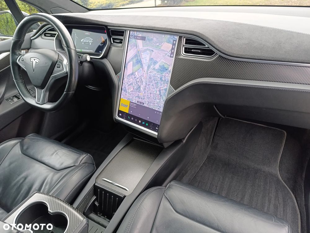 Tesla Model X - 23