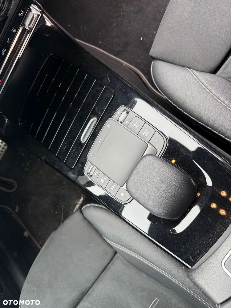 Mercedes-Benz CLA 250 e 8G-DCT AMG Line - 12