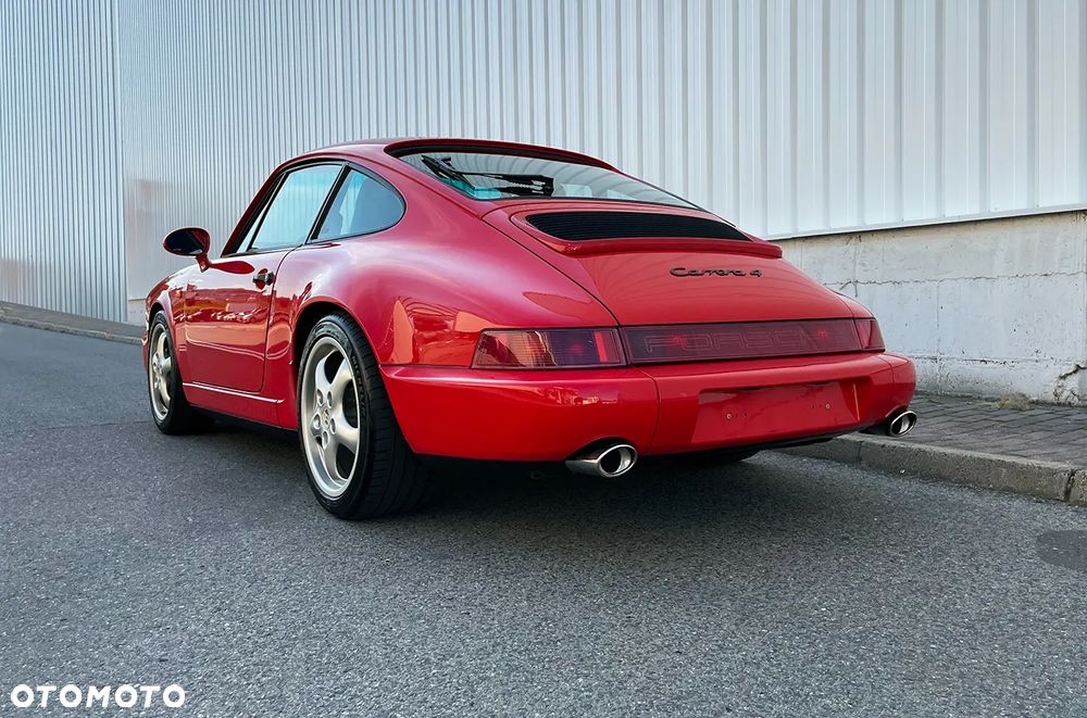 Porsche 911 Carrera 4 - 4
