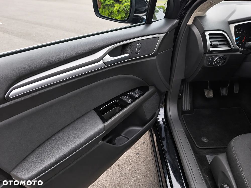 Ford Mondeo - 12