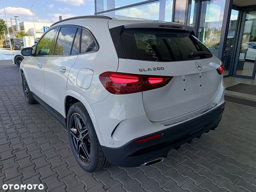 Mercedes-Benz GLA - 9